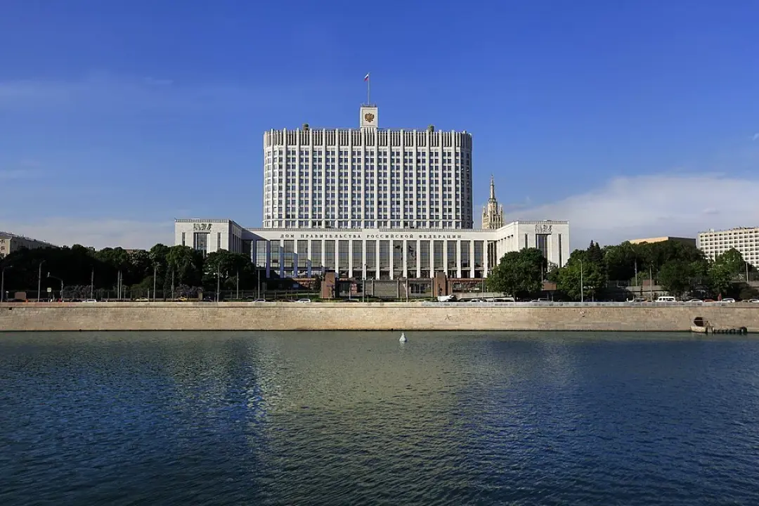 Дом правительства РФ у реки