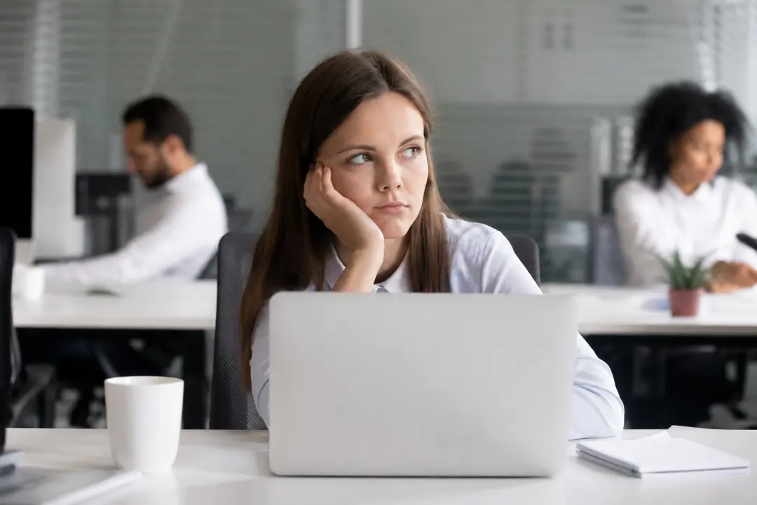 Хочет уволиться с новой работы